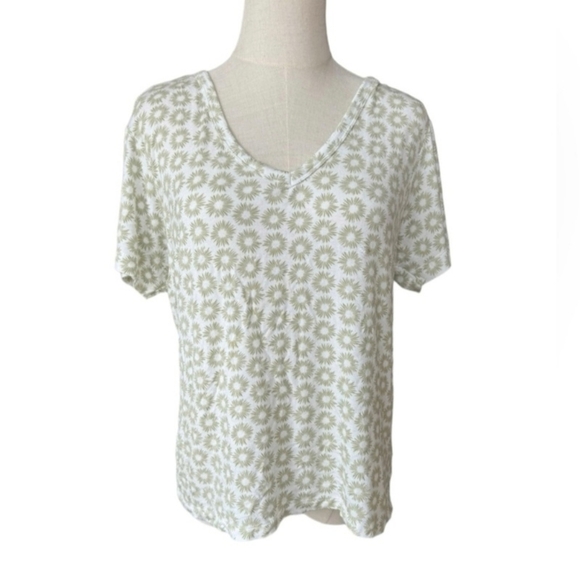 American Eagle Oversized Soft & Sexy V-Neck T-Shirt - Picture 4 of 6